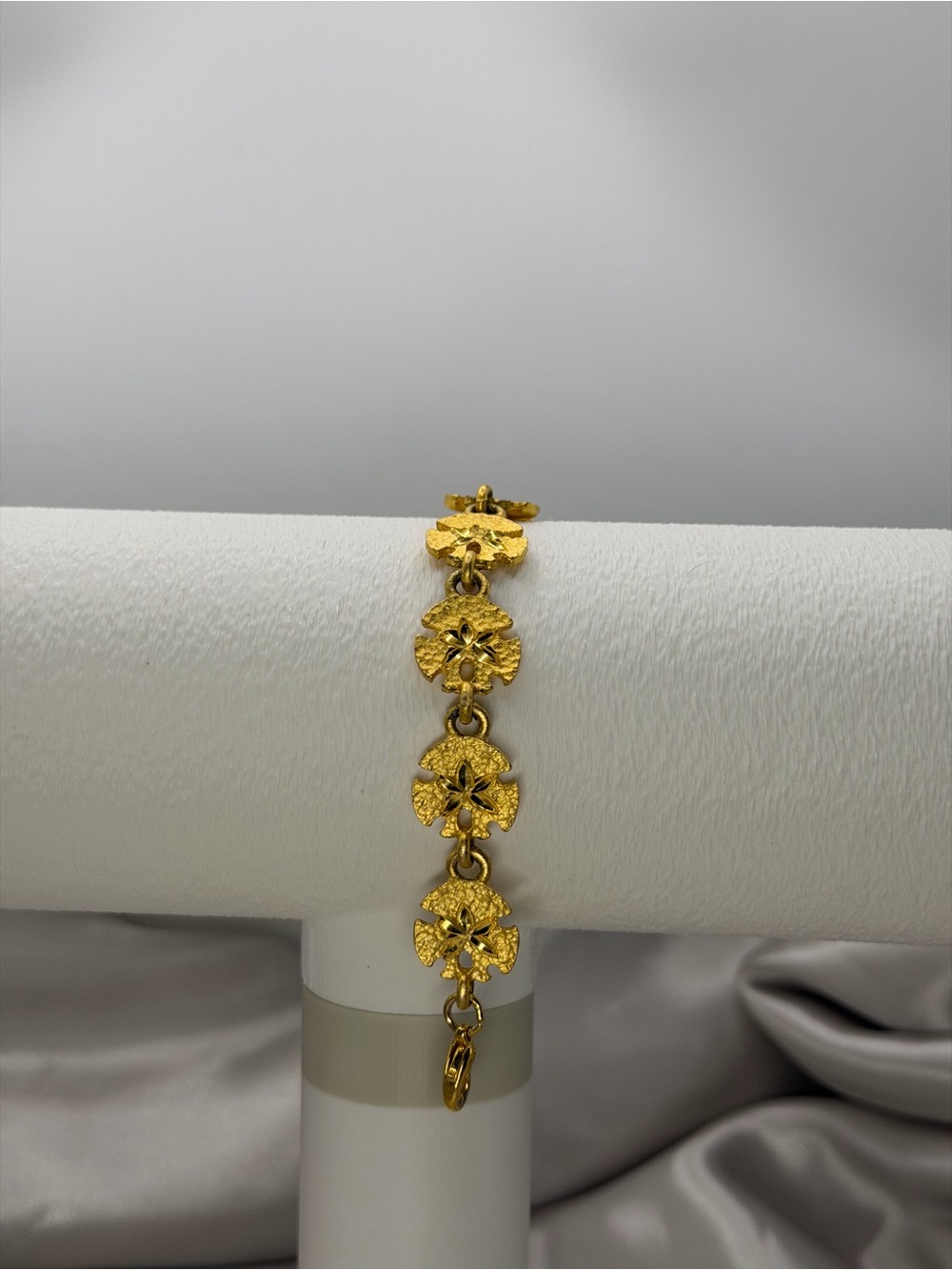 Vintage Gold Tone Sand Dollar Link Bracelet - Made in USA